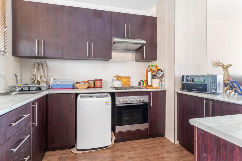 To Let 1 Bedroom Property for Rent in Loevenstein Western Cape